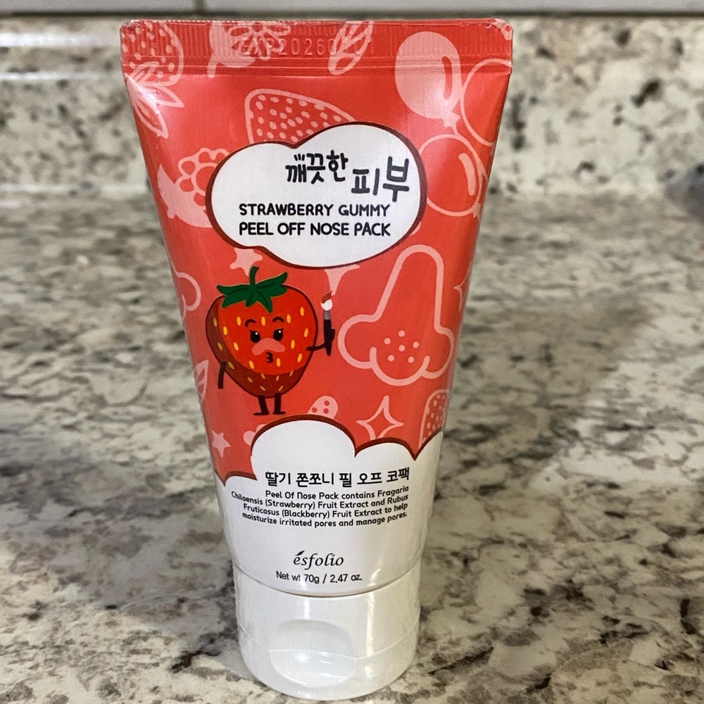 Strawberry gummy peel off nose mask